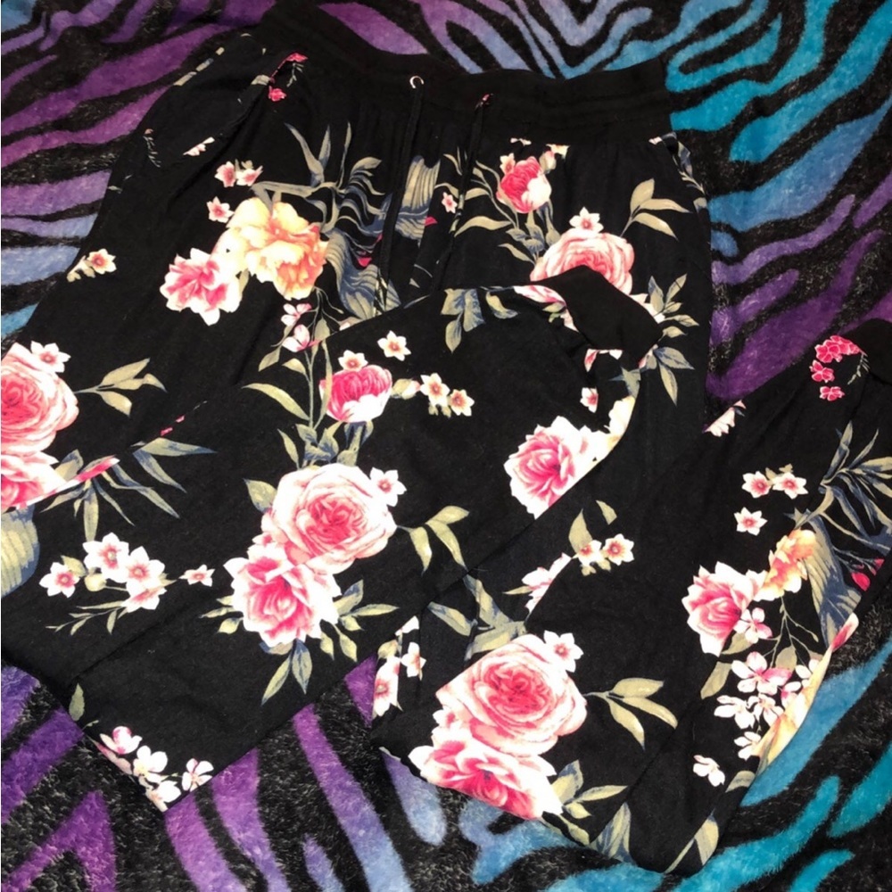 Floral soft joggers - Picture 2 of 2